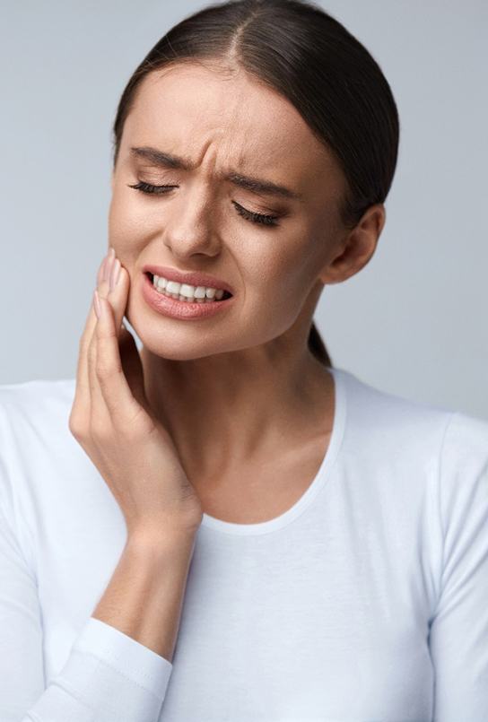 a woman in Kent experiencing a failed dental implant