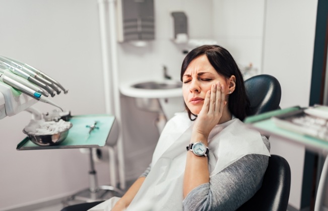 Woman in pain before tooth extractions